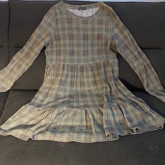 💚 Cute Green Flannel Dress 💚 - Picture 2 of 4